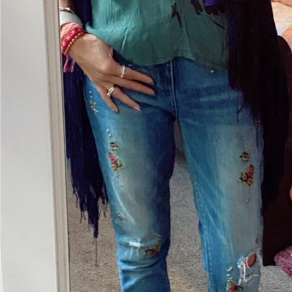 Lucky 🍀 Brand Embroidered Blue Jeans - Picture 6 of 6